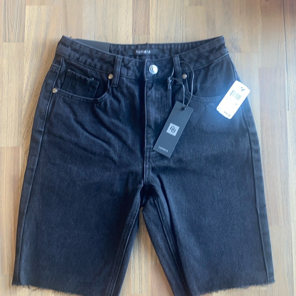 Numero Modern Bermuda High Rise Relaxed Raw Hem, Size 25, NWT